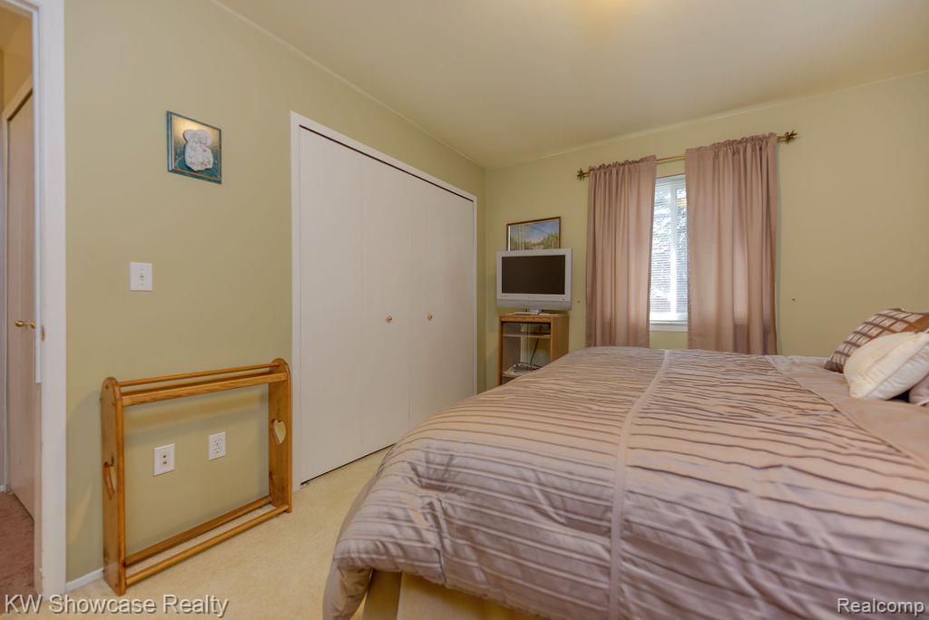 2254 Flanders Drive Rochester, MI 48307 - Photo 21 of 25 Second Guest Bedroom