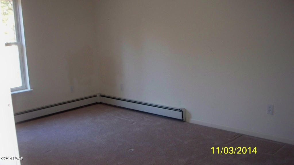 411 Shadblow Road Pocono Summit, PA 18346 - Photo 5 of 10