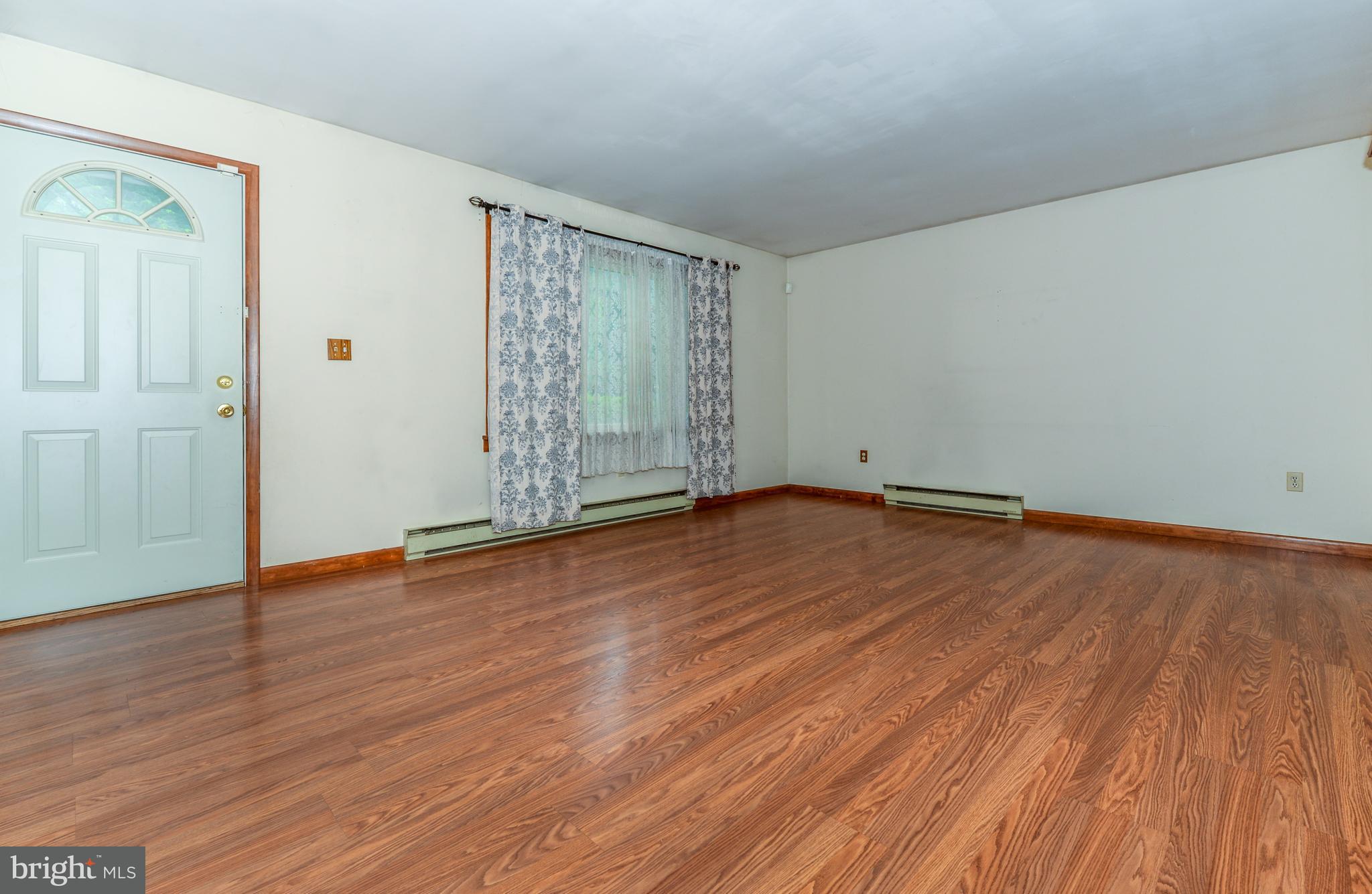 128 Plum Hill Road Peach Bottom, PA 17563 - Photo 4 of 25 Living Room