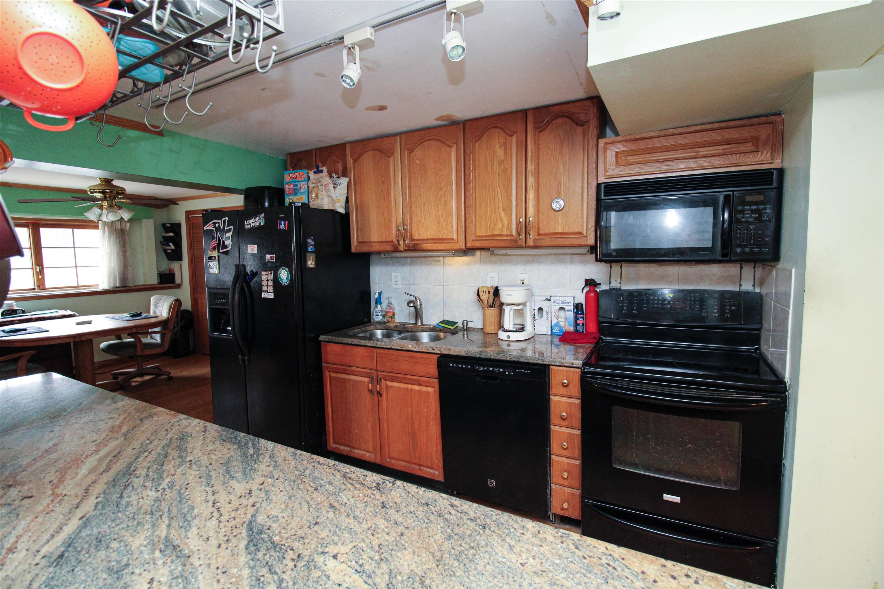 8 Grenada Circle Nashua, NH 03062 - Photo 22 of 38