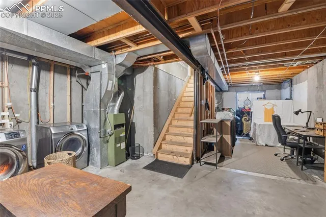 a view of a bedroom with washer and dryer