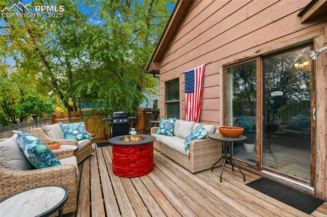 a backyard of a house with fountain table and chairs