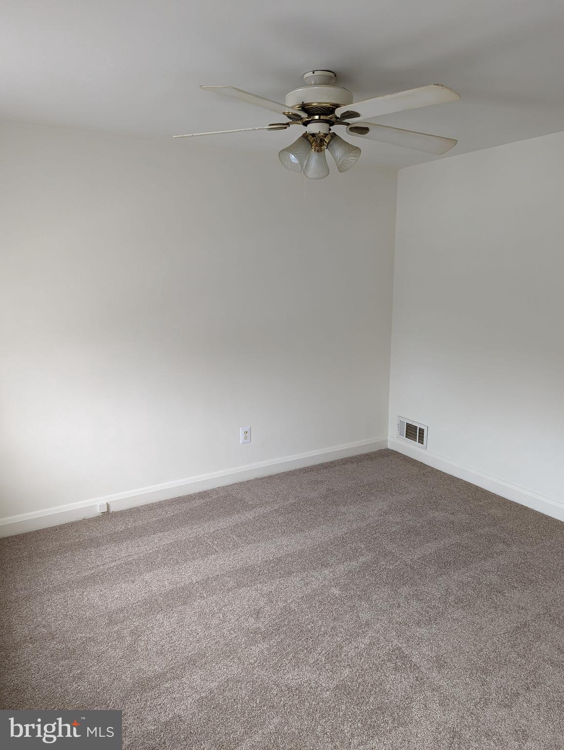 4901 Cedar Garden Road Baltimore, MD 21229 - Photo 5 of 14