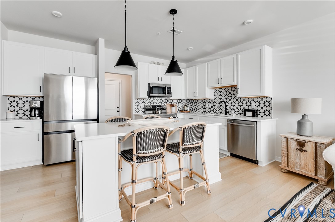 1900 Roseneath Road, Unit 8B Richmond, VA 23230 - Photo 11 of 50 Kitchen featuring appliances with stainless steel