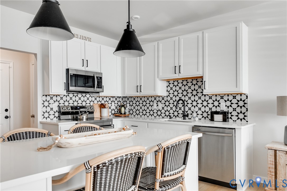 1900 Roseneath Road, Unit 8B Richmond, VA 23230 - Photo 13 of 50 Kitchen featuring stainless steel appliances, whit