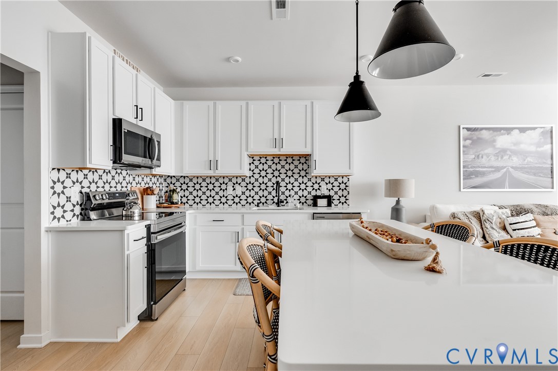 1900 Roseneath Road, Unit 8B Richmond, VA 23230 - Photo 14 of 50 Kitchen with appliances with stainless steel finis