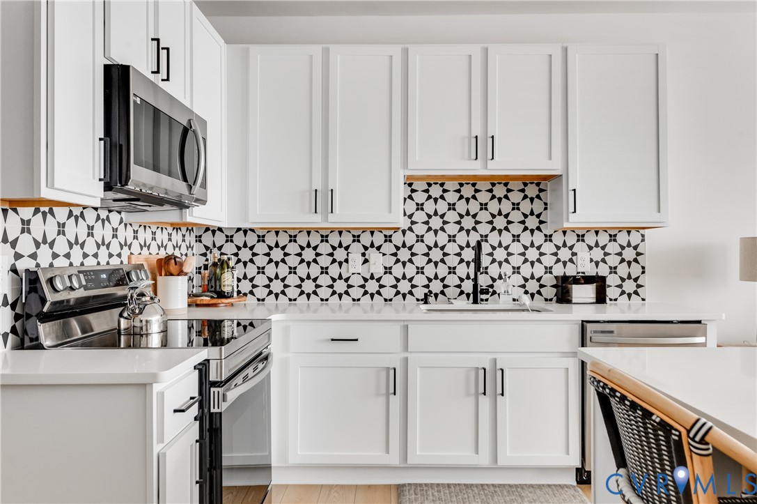 1900 Roseneath Road, Unit 8B Richmond, VA 23230 - Photo 15 of 50 Kitchen with stainless steel appliances, white cab