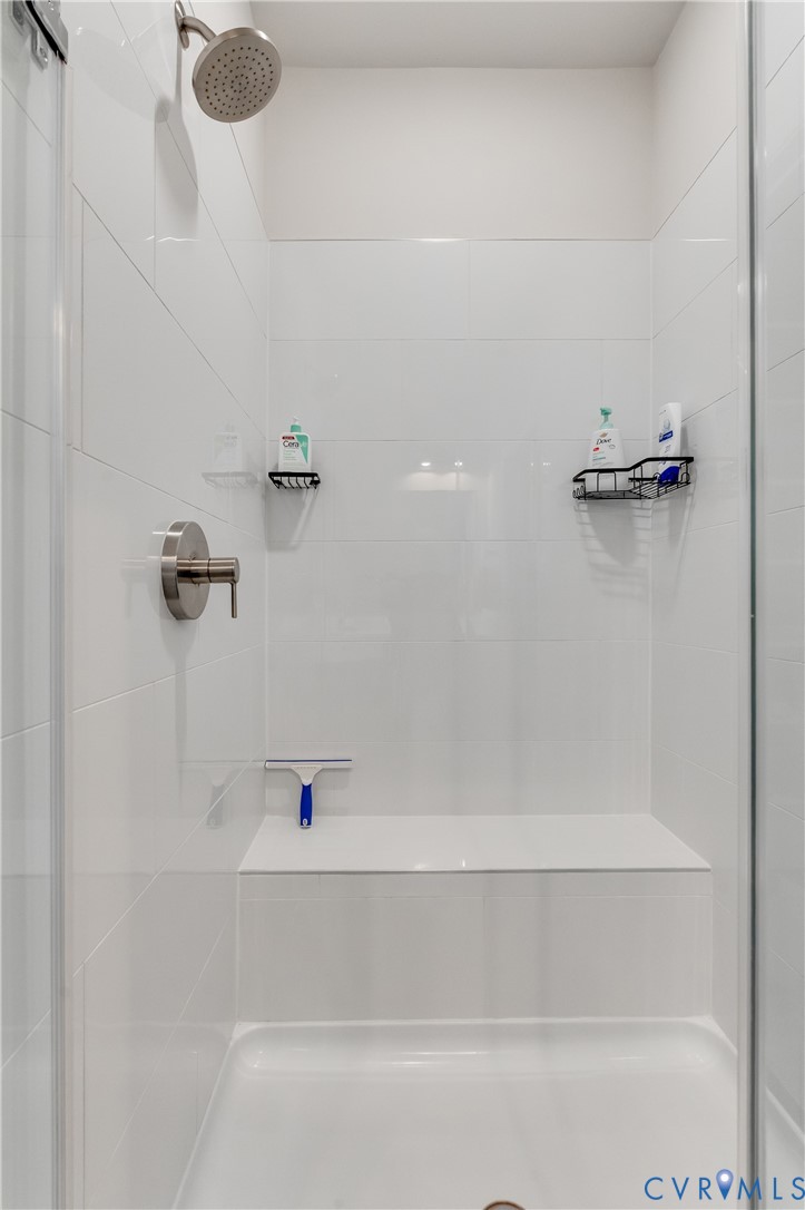 1900 Roseneath Road, Unit 8B Richmond, VA 23230 - Photo 30 of 50 Full bathroom with a stall shower