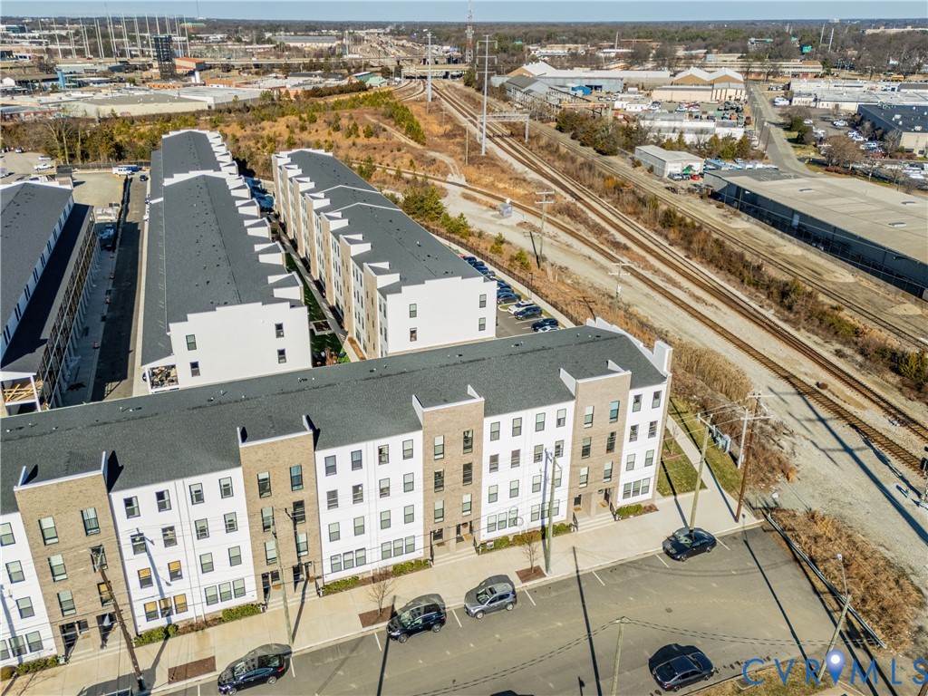 1900 Roseneath Road, Unit 8B Richmond, VA 23230 - Photo 44 of 50 Bird's eye view of apartment complex