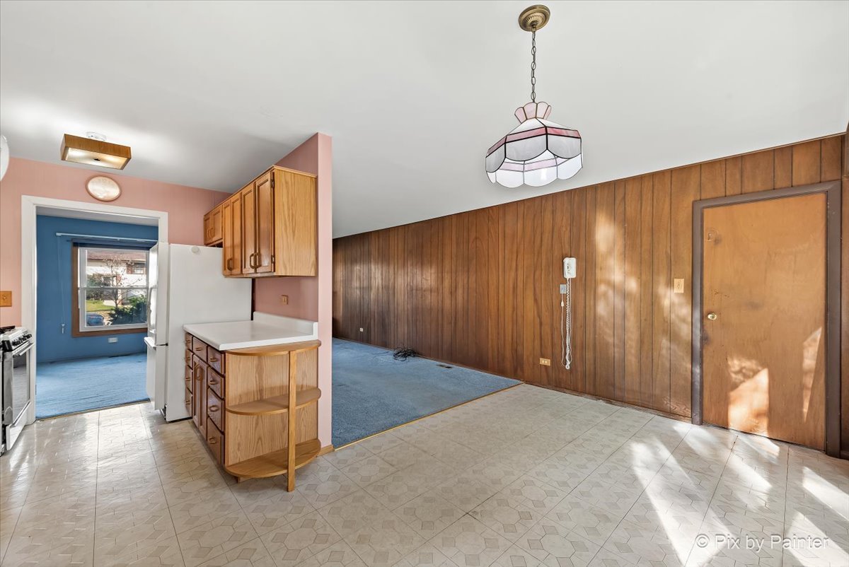 1645 Chippendale Road Hoffman Estates, IL 60169 - Photo 6 of 22