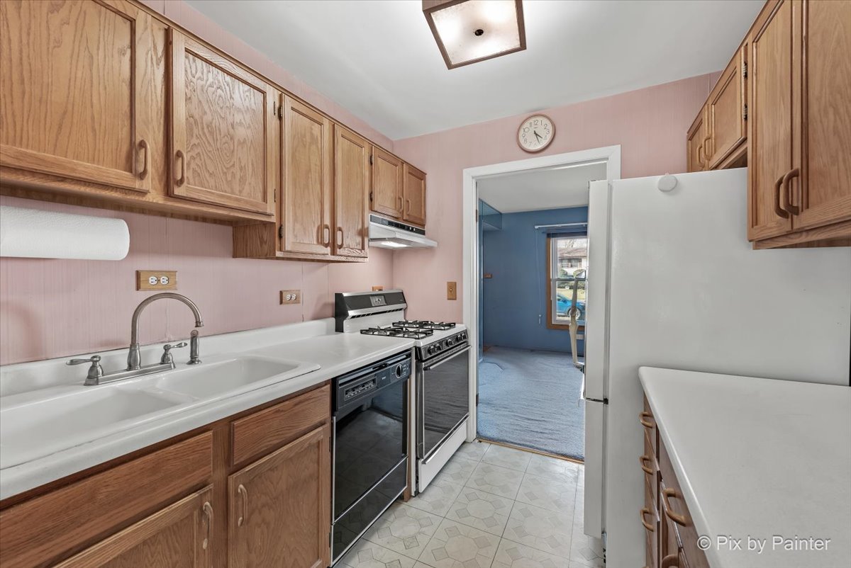 1645 Chippendale Road Hoffman Estates, IL 60169 - Photo 8 of 22 a kitchen with stainless steel appliances granite countertop a sink and cabinets