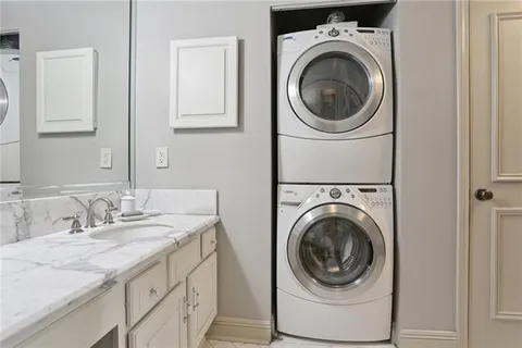 $390,000 | 1750 St Charles Avenue, Unit 633, New Orleans, LA 70130