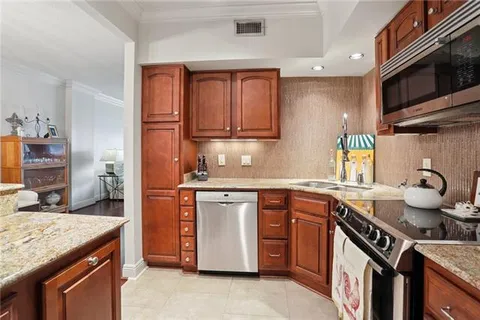 $390,000 | 1750 St Charles Avenue, Unit 633, New Orleans, LA 70130