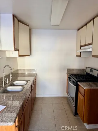 $2,590 | 1180 Crenshaw Boulevard, Unit 111, Los Angeles, CA 90019
