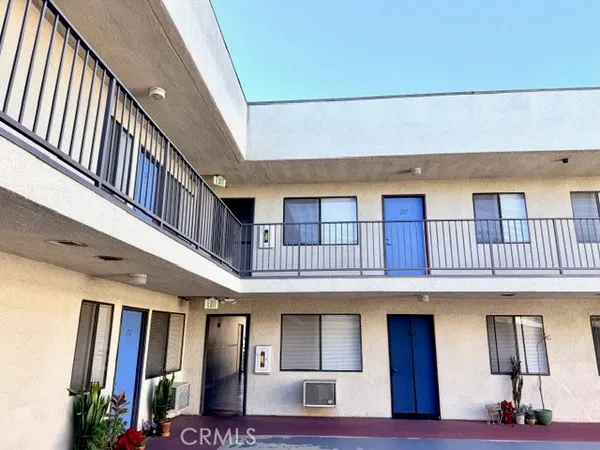 $2,590 | 1180 Crenshaw Boulevard, Unit 111, Los Angeles, CA 90019