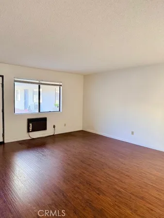 $2,590 | 1180 Crenshaw Boulevard, Unit 111, Los Angeles, CA 90019