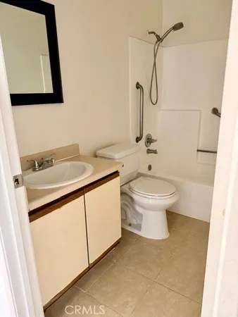 $2,590 | 1180 Crenshaw Boulevard, Unit 111, Los Angeles, CA 90019