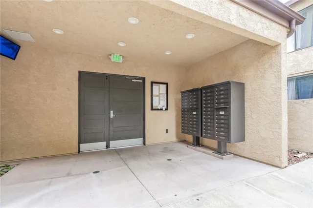 $497,500 | 22038 Vanowen Street, Unit 113, Woodland Hills, CA 91303