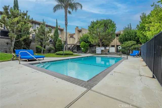 $497,500 | 22038 Vanowen Street, Unit 113, Woodland Hills, CA 91303