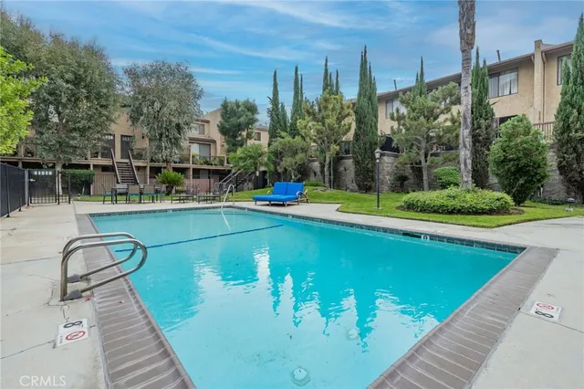 $497,500 | 22038 Vanowen Street, Unit 113, Woodland Hills, CA 91303