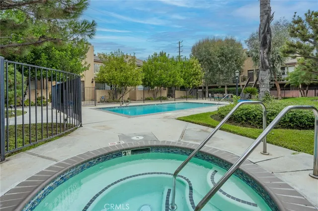 $509,999 | 22038 Vanowen Street, Unit 113, Woodland Hills, CA 91303