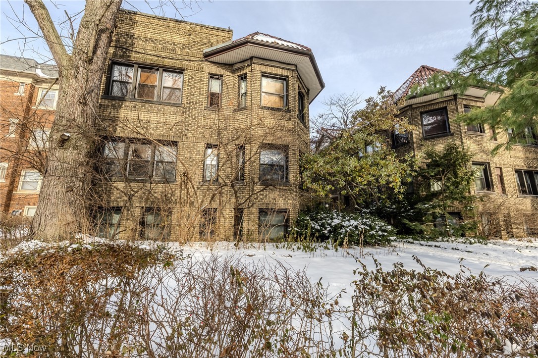 2469 Overlook Road, Unit 11 Cleveland, OH 44106 - Photo 24 of 27