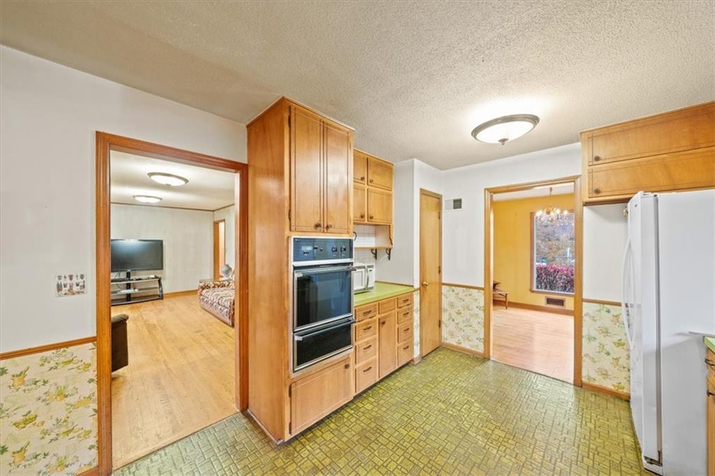 4942 North Flora Avenue Kansas City, MO 64118 - Photo 11 of 31