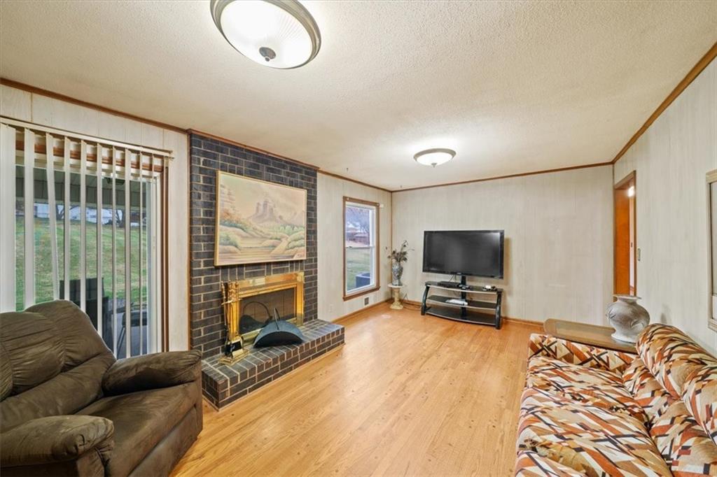 4942 North Flora Avenue Kansas City, MO 64118 - Photo 13 of 31