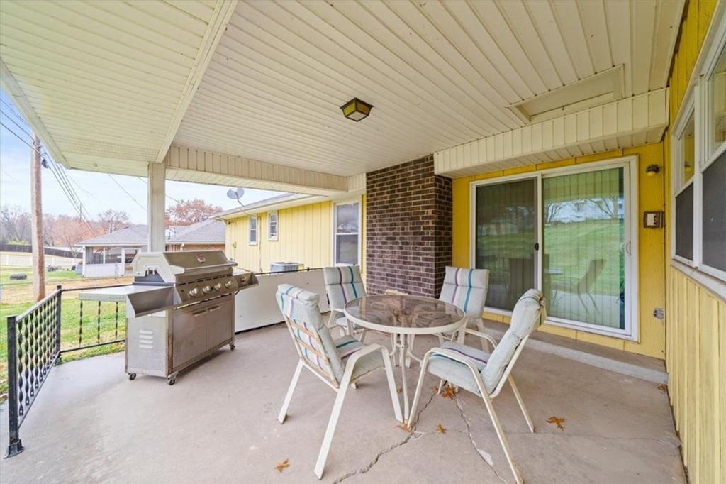 4942 North Flora Avenue Kansas City, MO 64118 - Photo 24 of 31