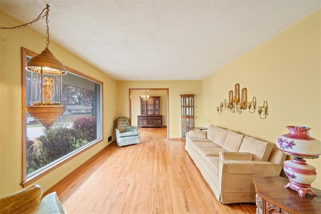 4942 North Flora Avenue Kansas City, MO 64118 - Photo 4 of 31