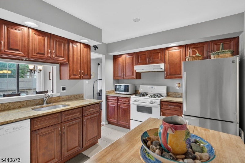 13 Kensington Road, Unit G Chatham, NJ 07928 - Photo 8 of 30
