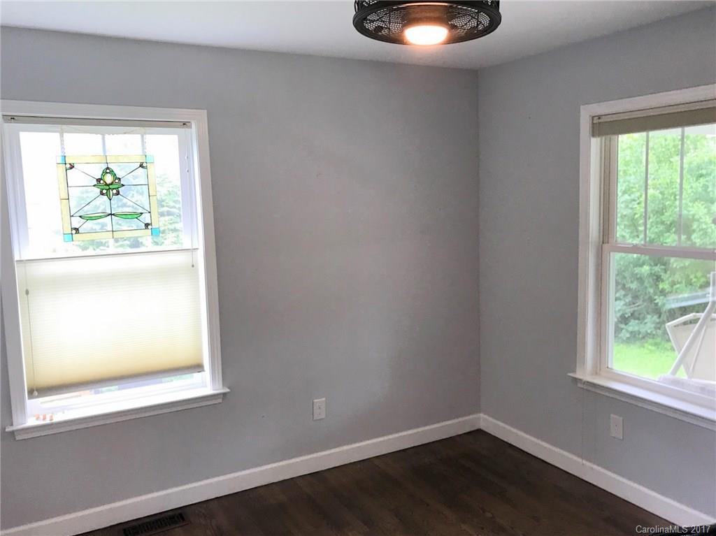 428 Village Road Fairview, NC 28730 - Photo 8 of 16 Gallery Image 8