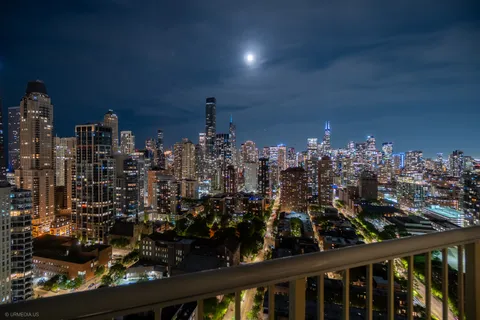 $3,000,000 | 111 West Maple Street, Unit 34023404, Chicago, IL 60610