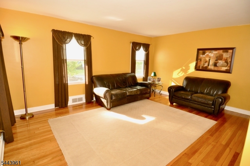 44 Winchester Road Livingston, NJ 07039 - Photo 7 of 18