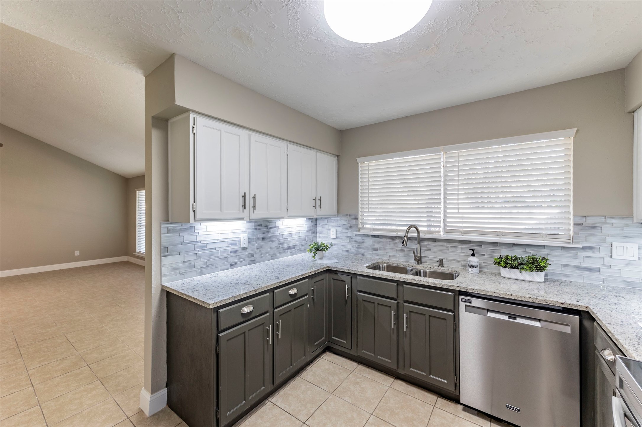 21022 Waymare Lane Spring, TX 77388 - Photo 3 of 29