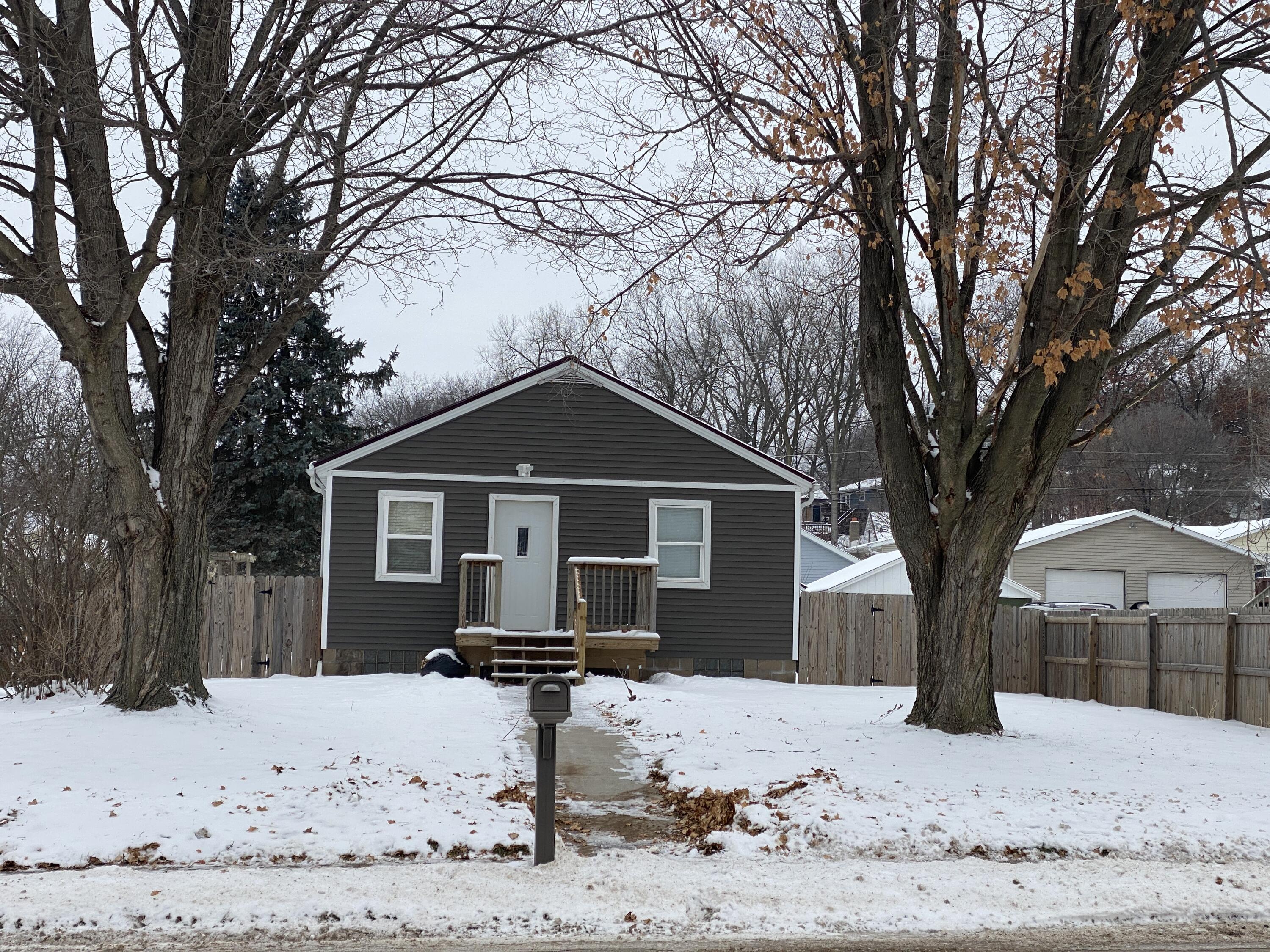 412 Long Coulee Road Holmen, WI 54636 - Photo 3 of 34 Front