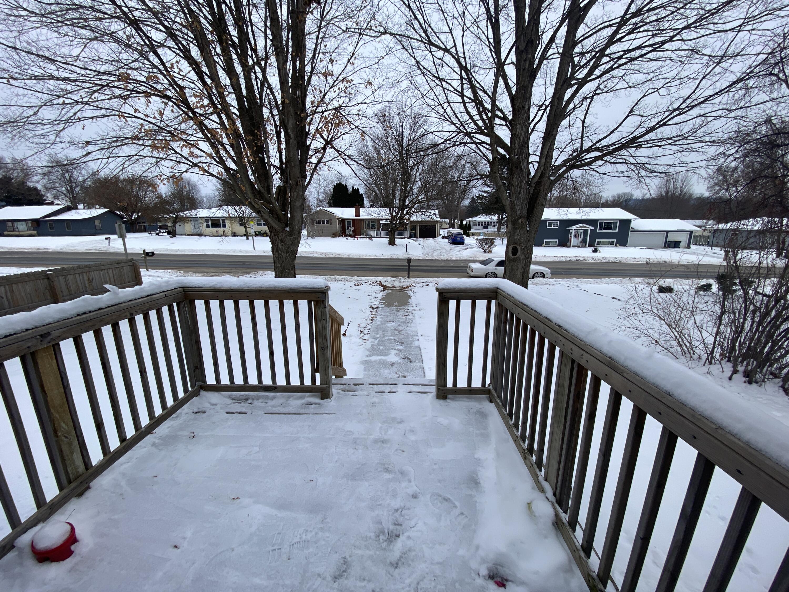 412 Long Coulee Road Holmen, WI 54636 - Photo 5 of 34 Front deck
