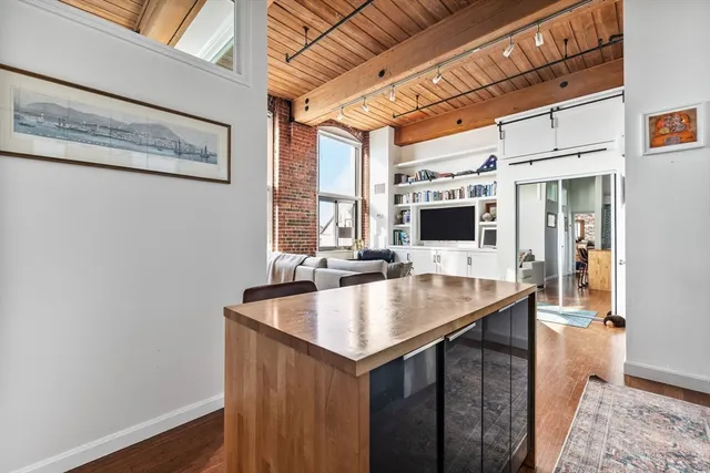 $3,800 | 320 West 2nd Street, Unit 413, Boston, MA 02127