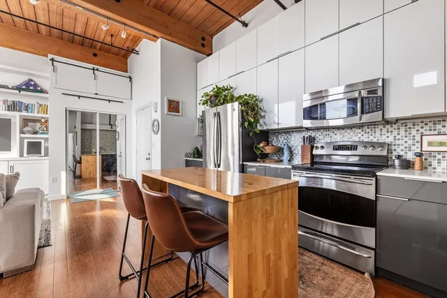 $3,800 | 320 West 2nd Street, Unit 413, Boston, MA 02127