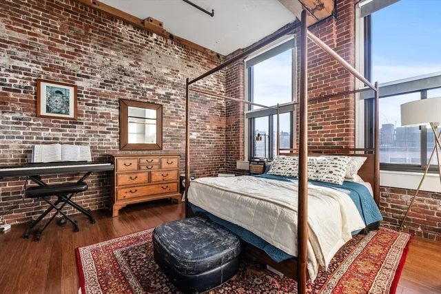 $3,800 | 320 West 2nd Street, Unit 413, Boston, MA 02127