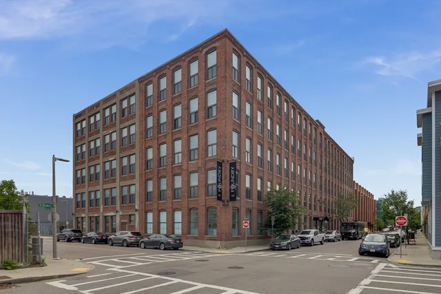 $3,800 | 320 West 2nd Street, Unit 413, Boston, MA 02127