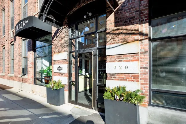 $3,800 | 320 West 2nd Street, Unit 413, Boston, MA 02127