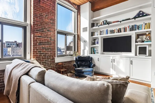 $3,800 | 320 West 2nd Street, Unit 413, Boston, MA 02127