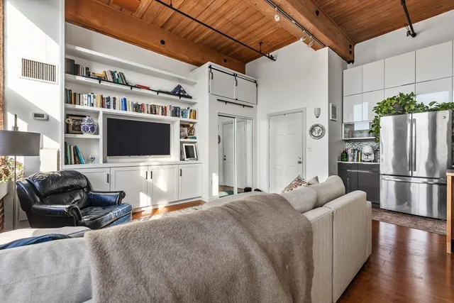 $3,800 | 320 West 2nd Street, Unit 413, Boston, MA 02127