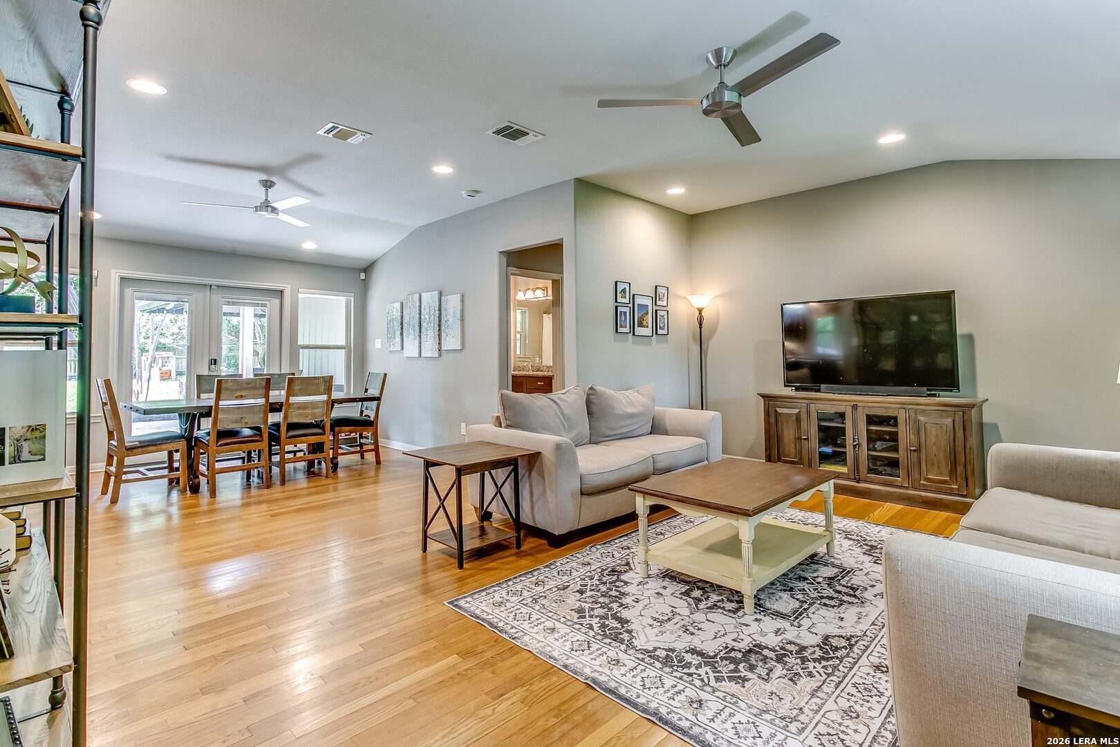 411 Garraty Road Terrell Hills, TX 78209 - Photo 3 of 28