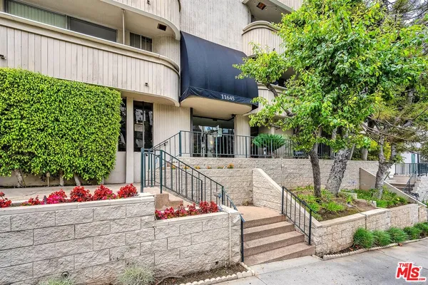 $590,000 | 11645 Montana Avenue, Unit 216, Los Angeles, CA 90049
