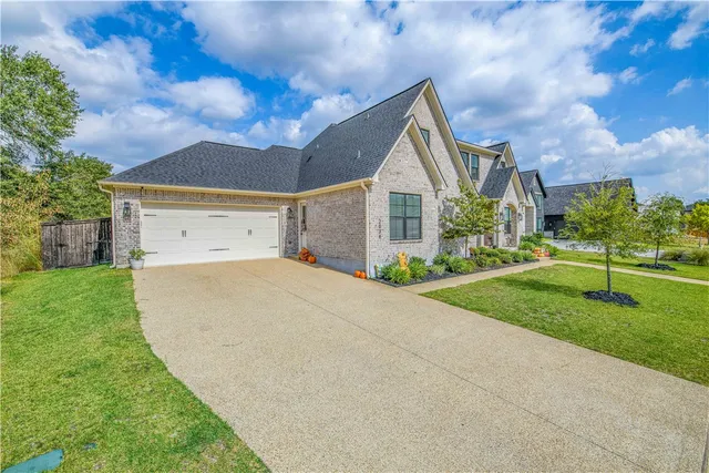 $949,900 | 2038 Pebble Bend Drive, College Station, TX 77845