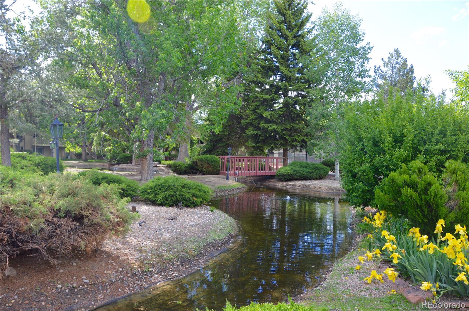 1302 South Parker Road, Unit 336 Denver, CO 80231 - Photo 9 of 9 a backyard of a house with lots of green space