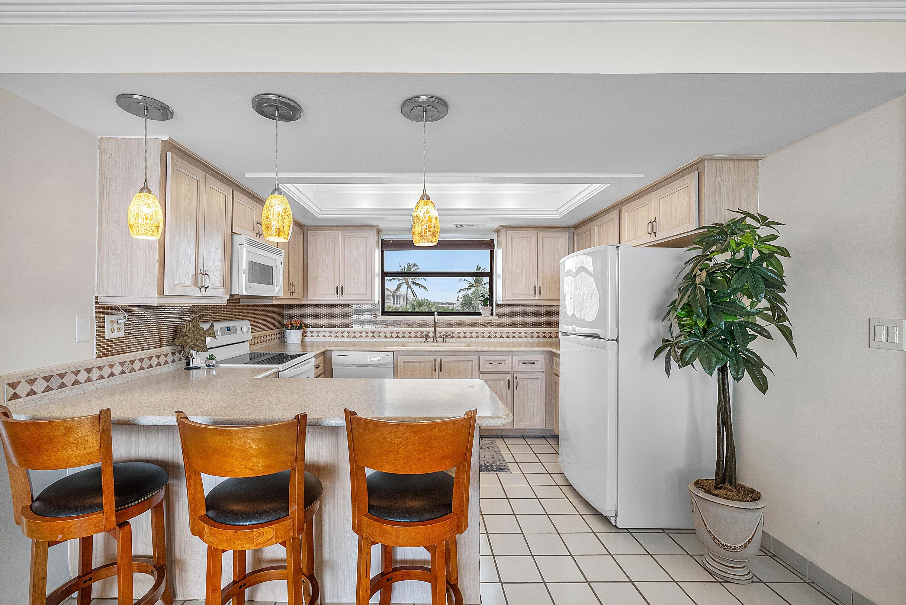 3951 North Ocean Boulevard, Unit 302 Delray Beach, FL 33483 - Photo 9 of 48 014-3951NorthOceanBoulevard-302-DelrayBe