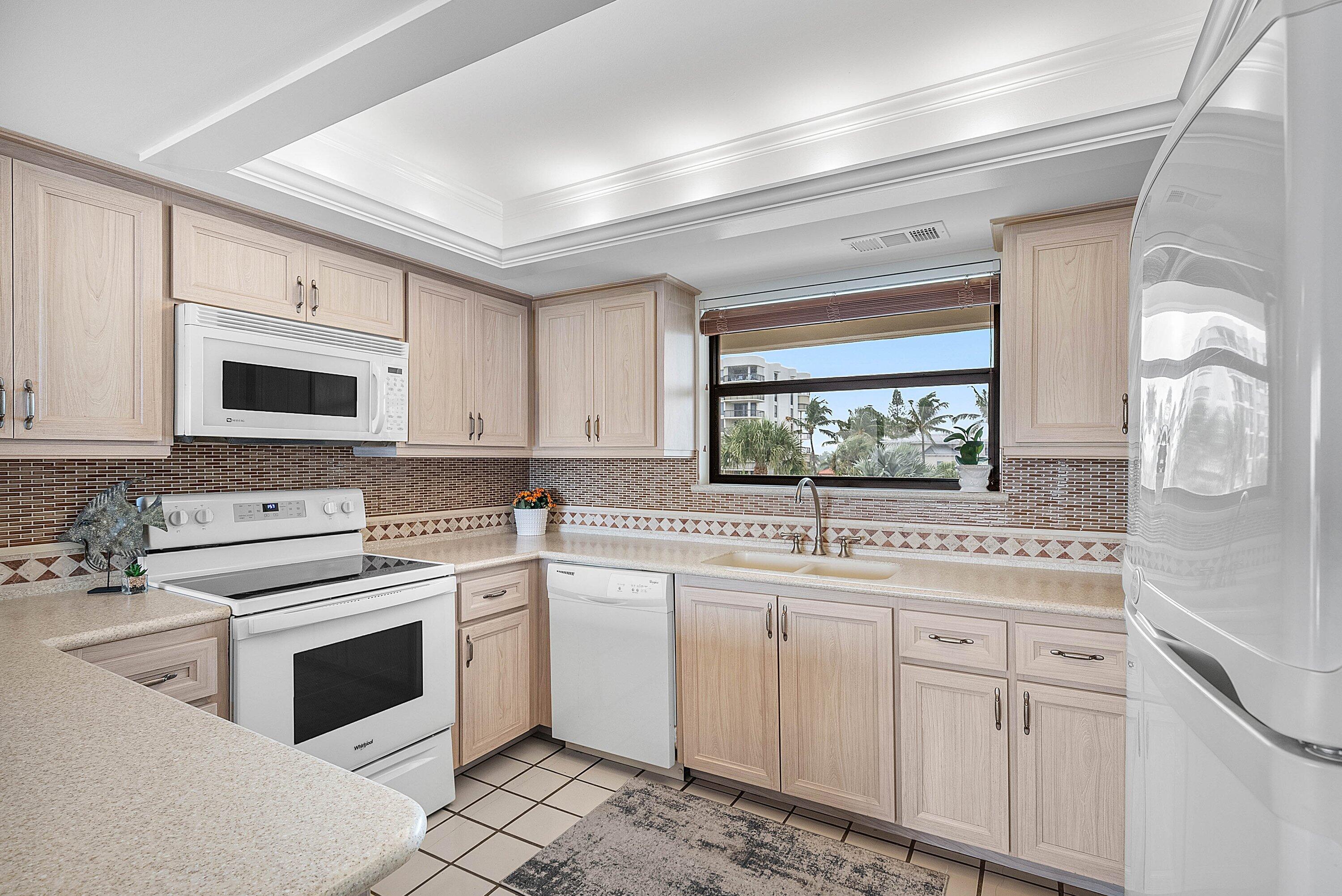 3951 North Ocean Boulevard, Unit 302 Delray Beach, FL 33483 - Photo 10 of 48 015-3951NorthOceanBoulevard-302-DelrayBe